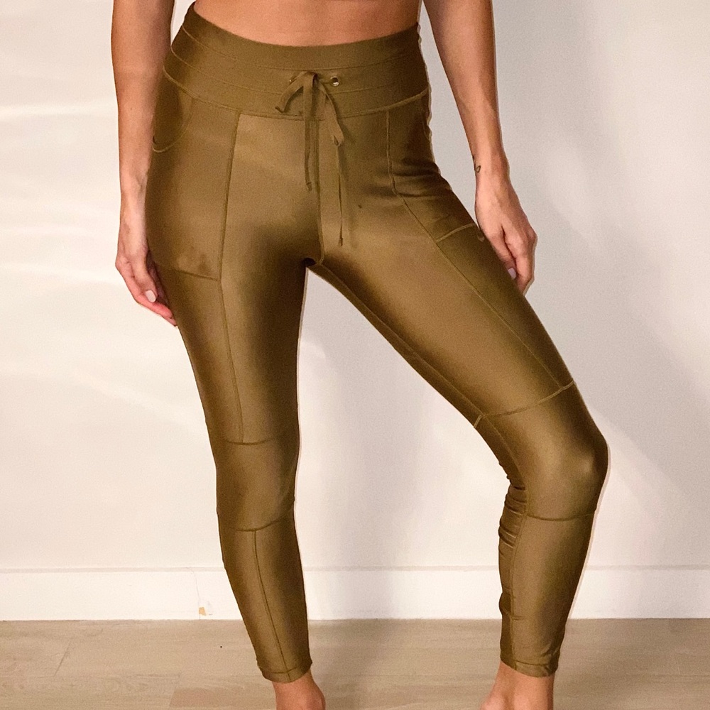 GOLD NIKE LEGGINGS